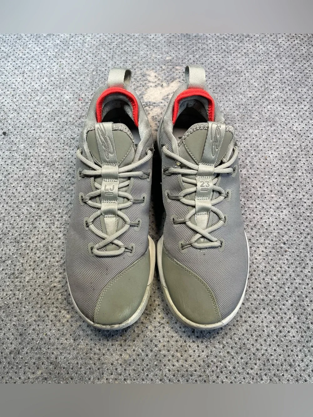 Nike Lebron 14 Low Olive Green Basketball Shoes Size 9 Men’s